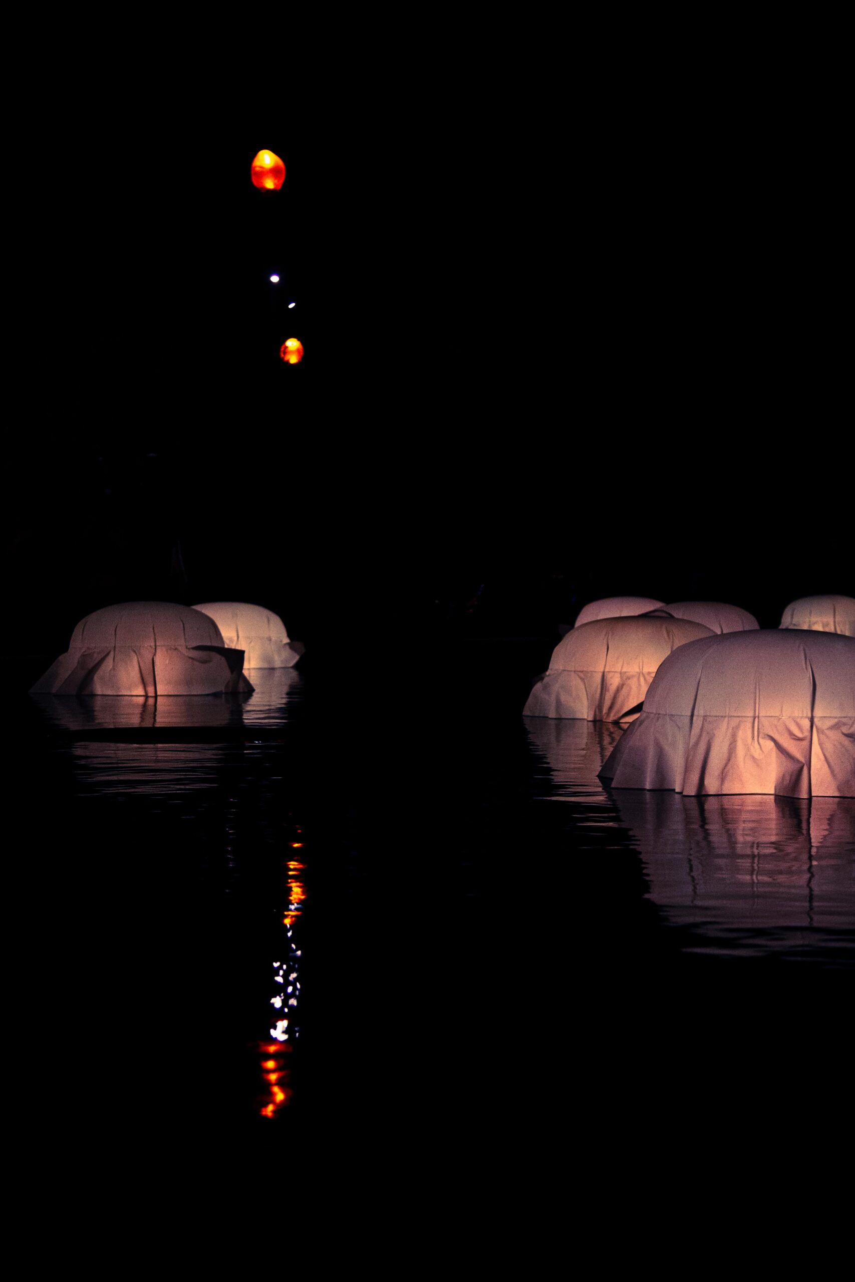 Habits de lumière - Canon EOS 5D Mark III - ISO-5000 - 1/50s - F/4 - 58mm